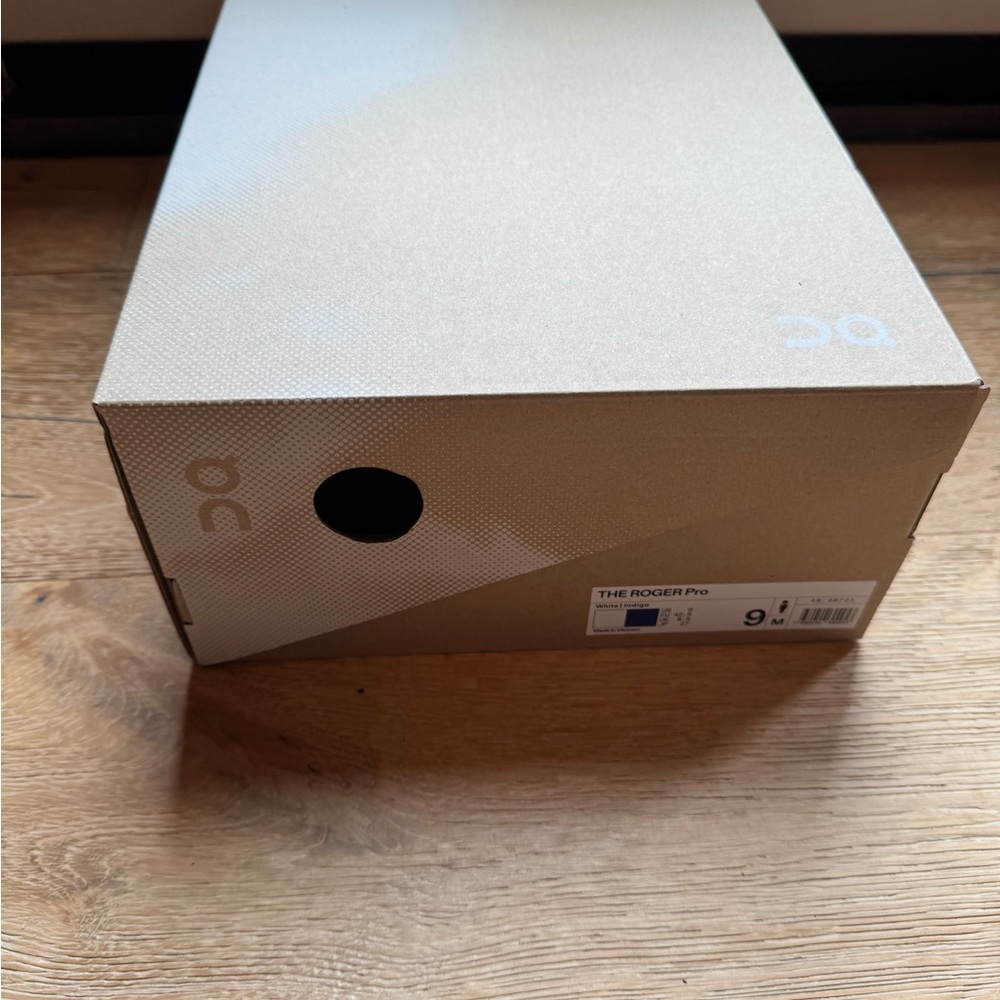 On running The Roger sneaker empty box only new price firm!